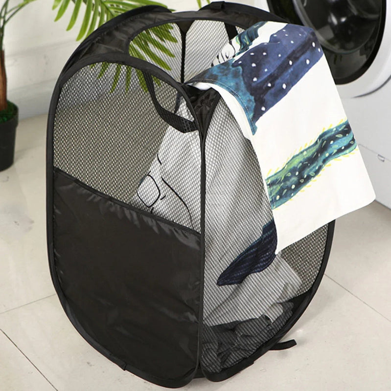 Panier à linge-sale-noir avec du linge dedans