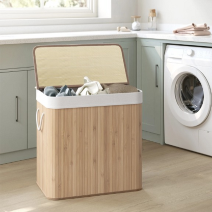 Panier à linge 3 compartiments 150L avec du linge dedans à coter d'une machine à laver