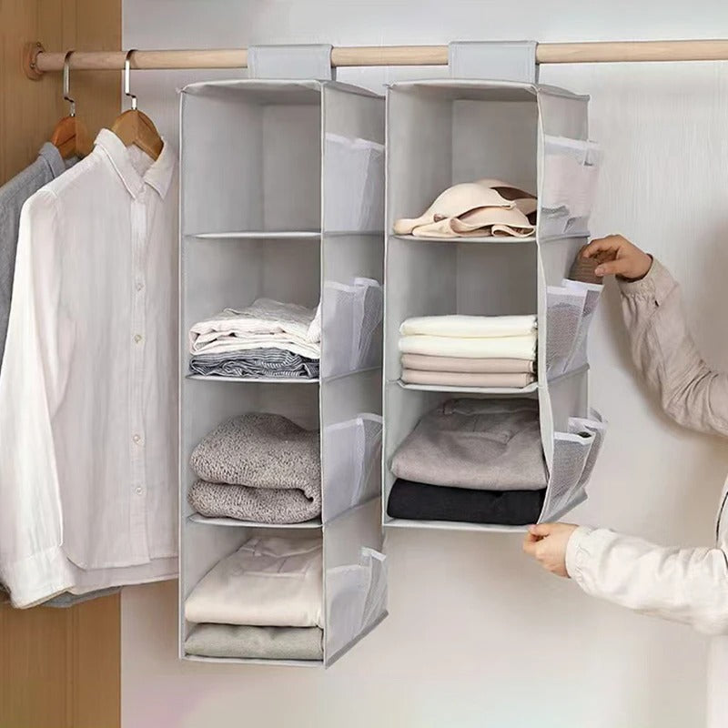 Panier à linge suspendu dans une chambre gris