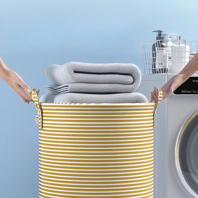 Panier à linge  rond avec du linge dedans 