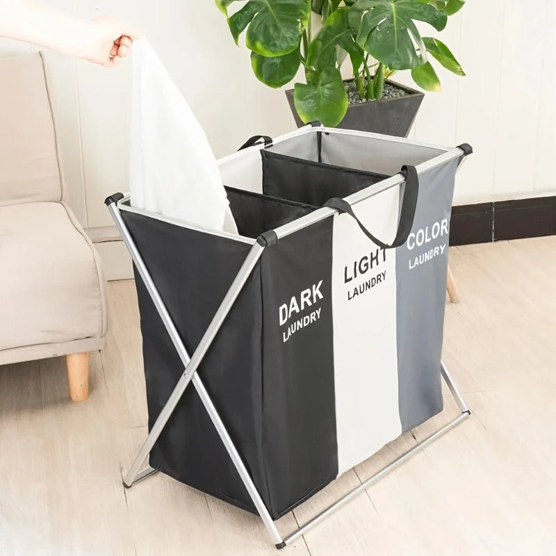 Panier à linge 3 compartiments pliable  avec du linge dedans