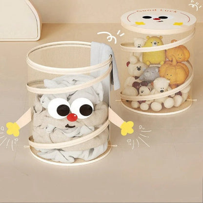 Panier à linge bébé bonhomme avec des du linge dedans 