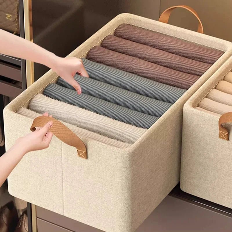 Panier à linge -dans -meubles en tissu avec du linge dedans