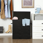 Panier à linge double tout noir  dans une chambre avec des vêtements dedans 