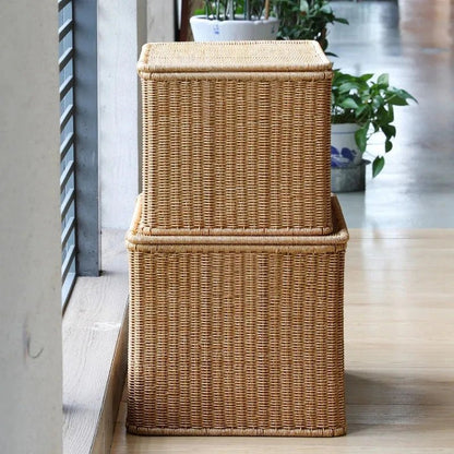 deux paniers à linge en rotin