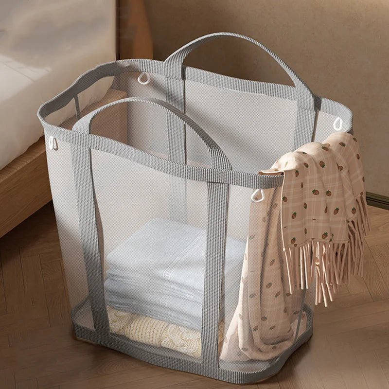 panier à linge en polyester gris avec du linge dedans